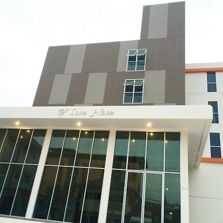 Sixty Star Love Place Hotel Bangkok Esterno foto