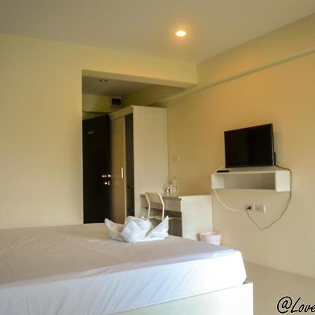 Sixty Star Love Place Hotel Bangkok Esterno foto