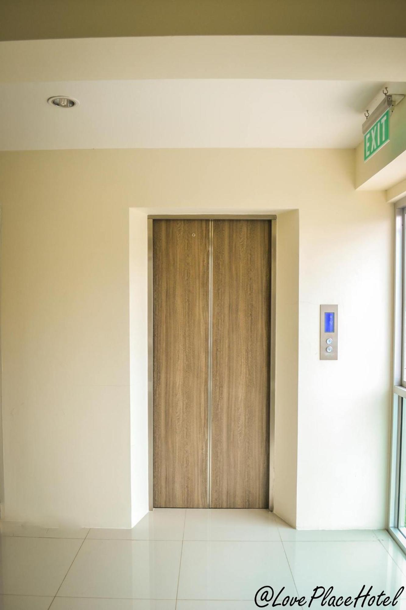 Sixty Star Love Place Hotel Bangkok Esterno foto