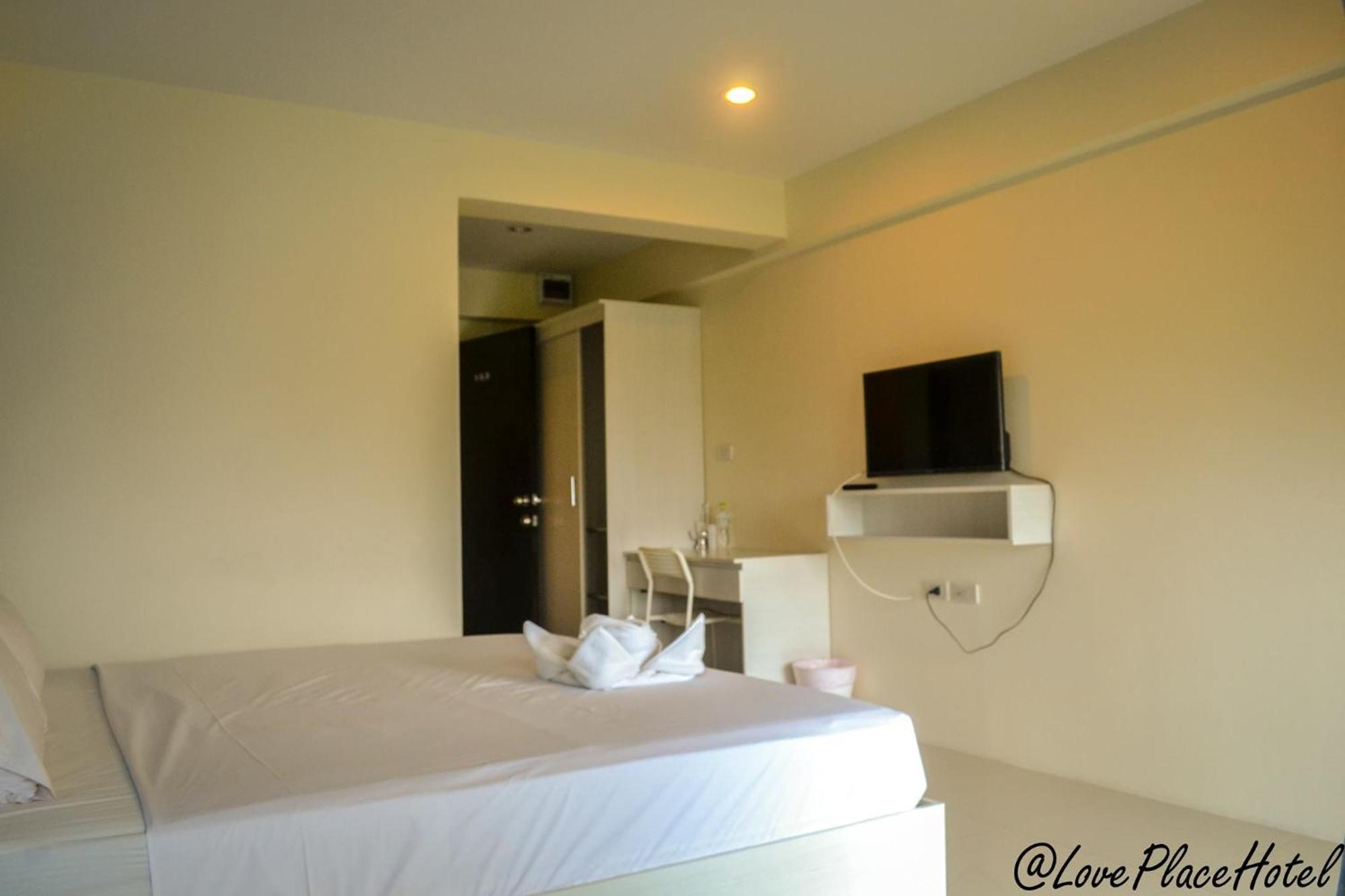 Sixty Star Love Place Hotel Bangkok Esterno foto