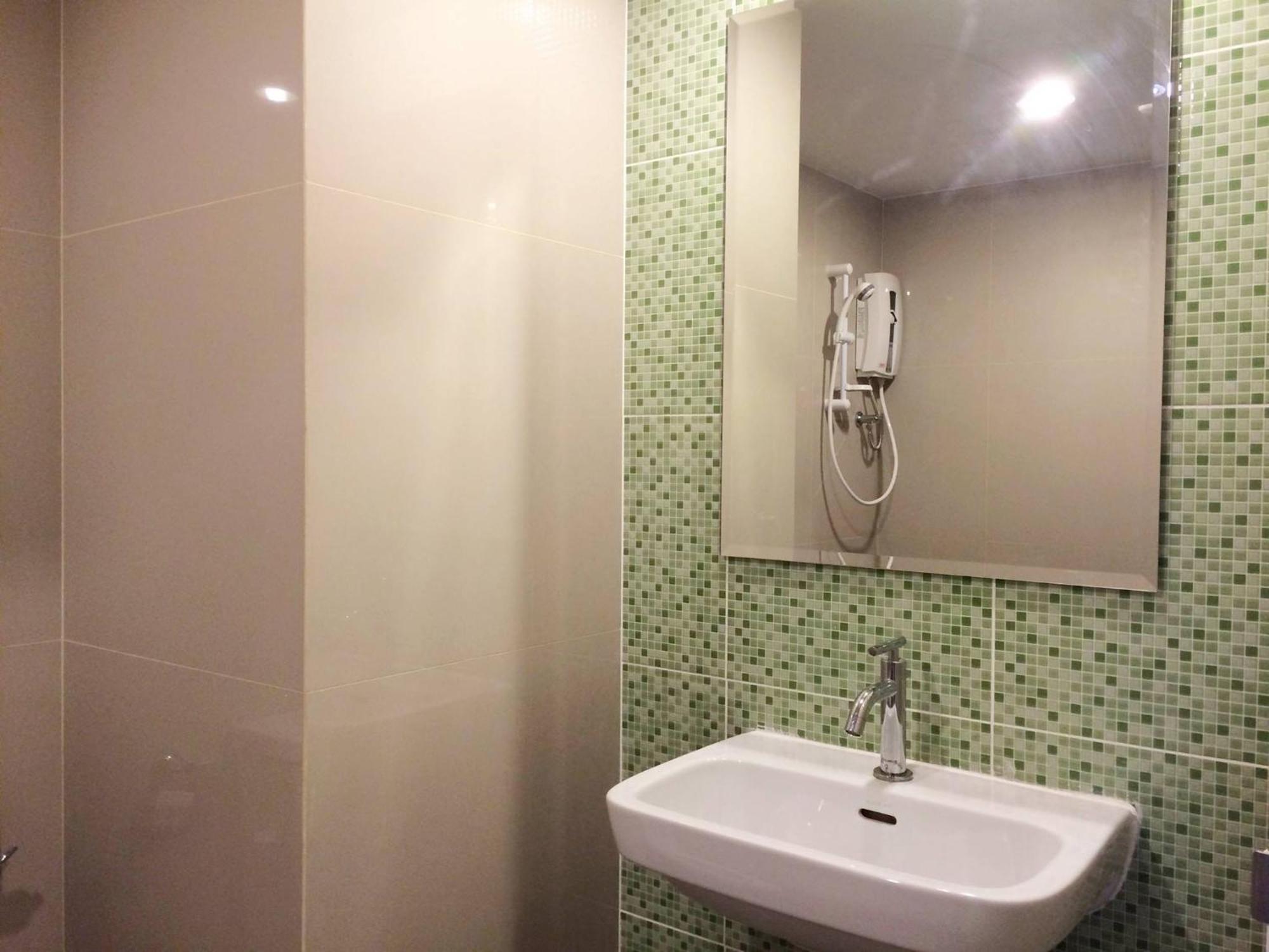 Sixty Star Love Place Hotel Bangkok Esterno foto